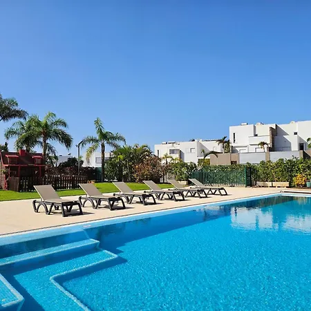 Karat Oasis Del Duque Вилла Адехе
